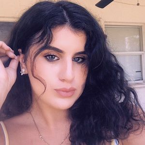 Meet your Posher, Adriana